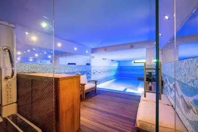 Image de Exclusiva Casa de Lujo con Piscinas y Amplio Jardín en Zona Tranquila