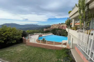 Image de Grand Duc Mandelieu. Piscine, jardin, parking.