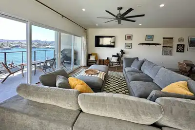 Image de Salt Cedar on the Lagoon- Modern Waterfront, dock, 3 bedroom, 2 suites, 4 bath