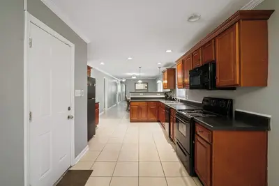 Image de 7 minutes from Six Flags! Peaceful, Family-sized home in Austell.