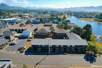 3 Units! Walk to Fun Attractions! Seaside Carousel Mall, Seaside Promenade