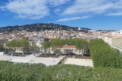 Image de 3 Pièces Entièrement Rénové Avec Vues Imprenables et Très Bien Placé