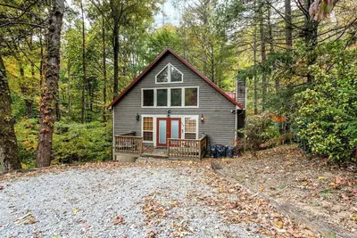Calling all Golf players! This home is located in a golf course community.