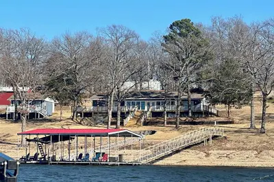 Image de Waterfront with Private dock w/ amazing views, fire pit and pet friendly!