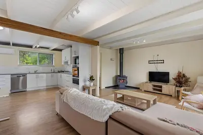 Image de The Sandyplace in Inverloch, a four-bedroom holiday home nestled in the beautiful coastal town.