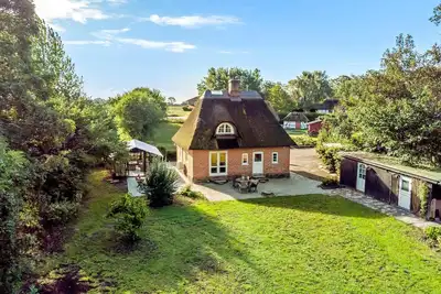Image de Maison confortable de 2 chambres à.