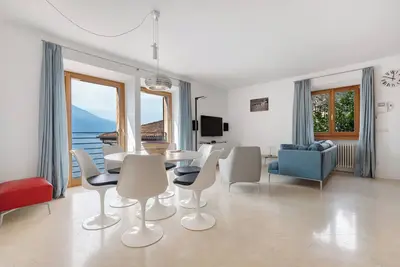 Image de Appartement \"Agape\" avec vue sur le lac, Wi-Fi et climatisation