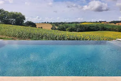 Image de Gîte Les Hauts d’En Perrin avec piscine chauffée et vue montagne