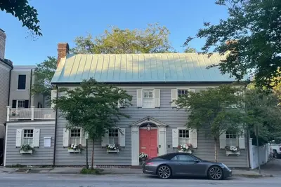 Image de Luxury home in the heart of Charleston's historic South of Broad neighborhood