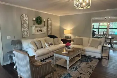 Image de The Parker House-Stylish 3 Bedroom 2. 5 miles to Downtown Laurel