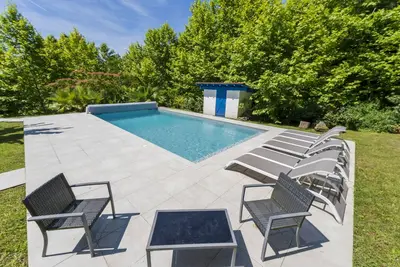 Image de Appartement 'Appartement Dans Maison Urcuit' avec vue montagne, piscine privée et Wi-Fi