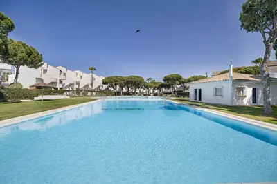 Image de Maison de vacances 'Apartamento El Marinero' avec piscine partagée, Wi-Fi et climatisation