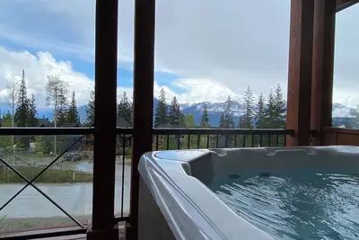 Image de Mountain views from hot tub in this 3br/2bath ski/bike in home at Kicking Horse