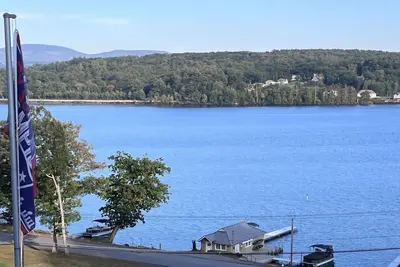 Image de Spacious vacation spot on Lake Winnisquam! Sleep up to 8