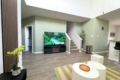 Image de New 5br house with 4 king beds · Hot tub · Pets Ok · Work space · 75\" 4k Tv