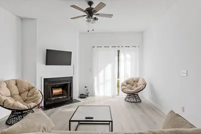 Image de Bright, Spacious, Modern 2br Luxury Apt Uncw-Beach