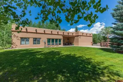 Image de A/C, Pet Friendly, Incredible Yard, Single Level, 10 Mins to Downtown!