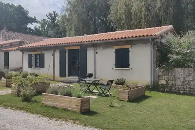 Image de Bungalow d'exception, grands espaces, piscine partagée, pour longs séjours