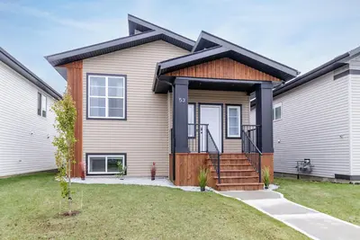 Image de Clean, Cozy, 4 Bedroom House ~ Close to the Lake ~ Air Conditioning ~ Games Room