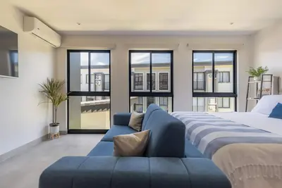 Image de Brand new Lovely Loft, at 3 Minutes From San Jose Airport