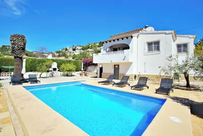 Image de Yojo - Villa de vacances avec piscine privée et vue panoramique à Moraira