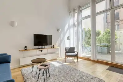 Image de Haven of Peace in a Secret Courtyard - Montmartre