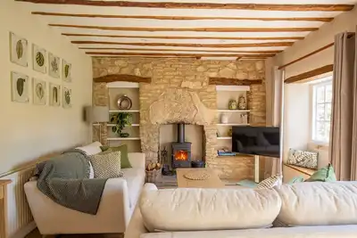 Delightful Dog Friendly Cotswold holiday cottage - Enoch's Cottage