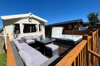 Image de Hamilton Hot Tub Lodge, sleeps 4, private terrace and pet friendly