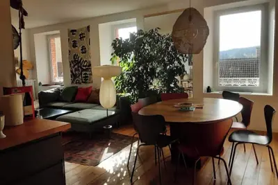 Image de Bel Appart. maison 180 m2 sur 2 niveaux avec jardin et terrasse couverte aménagée