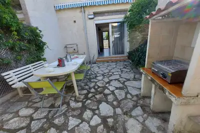 Image de Maison climatisée rénovée 2 pièces, 2 cabines avec terrasses à 500m de la plage, parking inclus