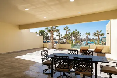 Image de C-30109, Premium Large Patio Ground Floor condo