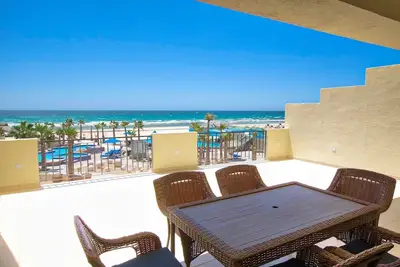 Image de Large Furnished Balcony, C30207