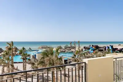 Image de Luxury Beachfront condo with Large Balcony, C30208