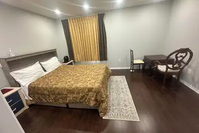 Image de Master-Sweet Room attached Washroom in Brampton