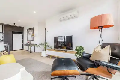 Image de Vaquay Belladonna in Abbotsford | Riverside 3br Glass Penthouse Escape • 2 Cars