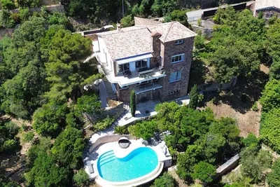 Image de Haut de villa vue mer et piscine