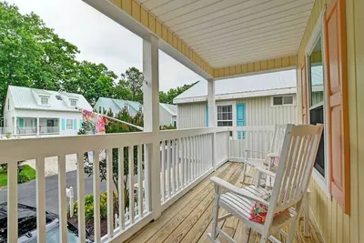 Image de Cozy 3 Bedroom Cottage located in the Clearwater Community! Dog Friendly, Community Pool, Short Drive to the Beach!