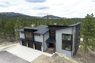Image de Beautiful View, 3900+ Sq. Ft. Trailer Parking, 3 Master Suites, Hot Tub, Deck