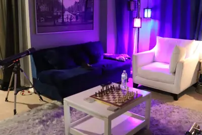 Image de Experience the best of city living in our modern and stylish apartment