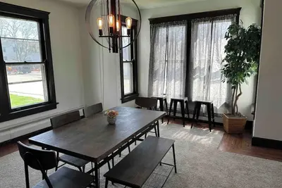 Image de Entire Home: Walk to Downtown Ottawa 4bd 2 Ba: Close to Starvedrock