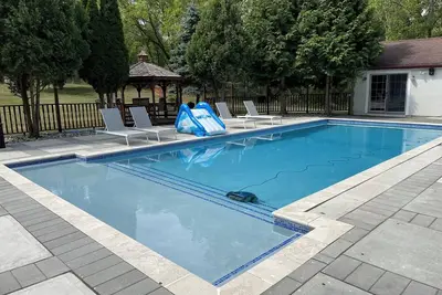 Image de Pool house on a park-like estate, Pet friendly, 7 min to LegoLand.