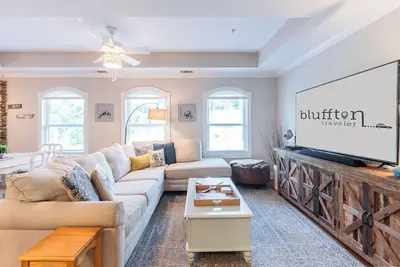 Image de Pearl of the Promenade - Old Town Bluffton 2 bedroom townhouse in Prime location