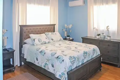Cozy secluded centrally located  2 bedroom in Freeport with a private pool