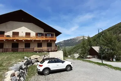 Image de Vars Les Claux T2 balcon sud dans chalet sur la route du Tour de France 2024