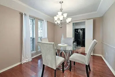 Image de Luxurious 5-Bedroom Haven: Your Ultimate Richardson Getaway