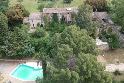 Image de Propriété de caractère avec piscine et belle vue du Luberon