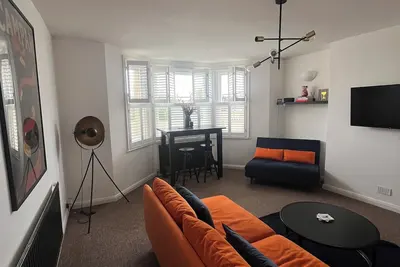 Image de Entire property! Seafront 2 bedrm modern spacious apartment with private patio!