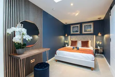 Image de 1 Northall · One Bedroom Detached Home with Gated Parking