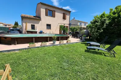Nice house near Avignon and St Remy de Provence With pool, garden, parking.