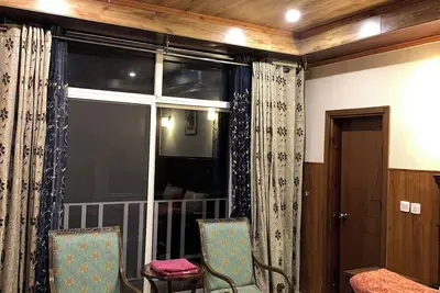 Image de Beautiful 3 bedroom furnished Apartment facing towards the mountains